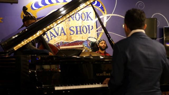 "Isfahan"/Billy Strayhorn - Bijan Taghavi Trio смотреть онлайн