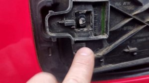 Ремонт механизма закрывания лючка бензобака на Шкода Рапид 2017