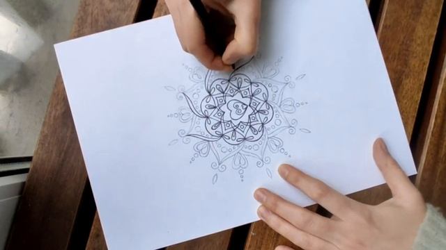 Мандала-раскраска "Любовь" смотреть онлайн