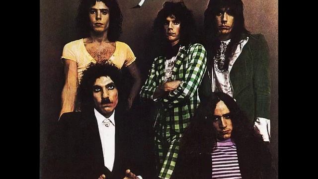 Sparks - Batteries Not Included смотреть онлайн