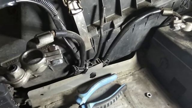Замена АКБ на Ford Mondeo II (mk2) смотреть онлайн
