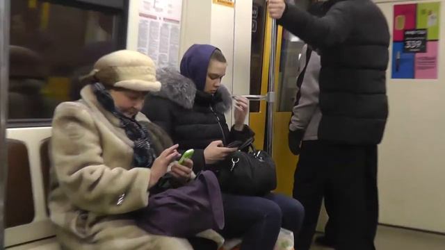 19.11.2014 В метро в Казани у всех мобильники 01880 смотреть онлайн