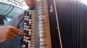 Как научиться играть на баяне "ПУСТЬ БЕГУТ НЕУКЛЮЖЕ"| обучение на баяне