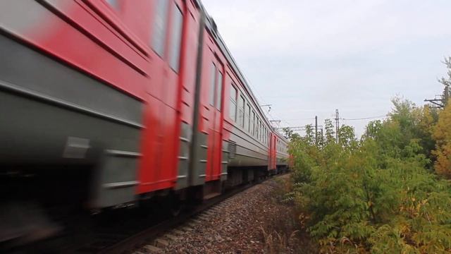 Электропоезд ЭД4М-0043 уходит на БМО с Павелецкого хода на станции Михнево по маршруту в Яганово смотреть онлайн