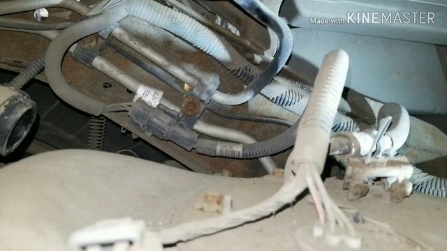 Fuel pump replacment on a ford explorer 2000-2006 смотреть онлайн