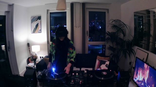 Cosy Living Room Deep House Vinyl Mix // versatyl смотреть онлайн