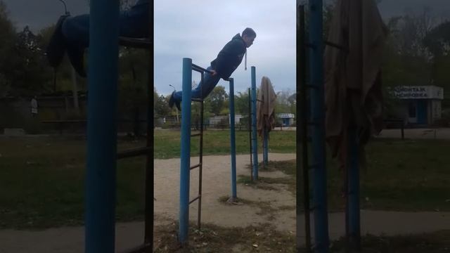 Выход силой на две обратным хватом 70 раз это жесть неповторяйте смотреть онлайн