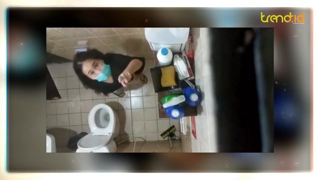 VIRAL Video Pria Letakkan Kamera Ponsel Di Toilet Untuk Rekam Wanita Buang Air Kecil