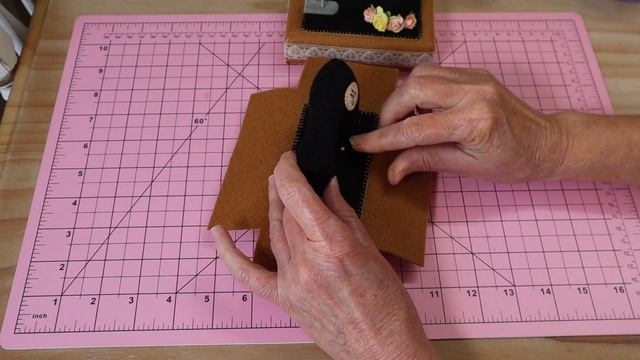 How to sew a sewing Machine Pincushion || FREE PATTERN || Full Tutorial with Lisa Pay смотреть онлайн