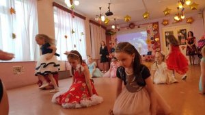 Танец "Царевны". Праздник в детском саду на день семьи.