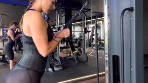 Упражнение «Разгибание рук в кроссовере». Техника выполнения.