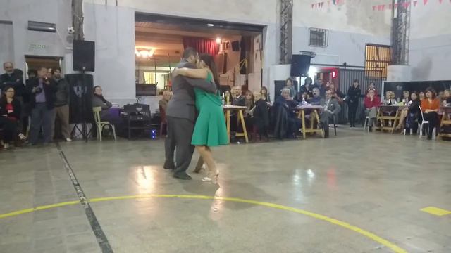 Carlos Estigarribia y Laura Sastría, milonga El Moran 1/4 смотреть онлайн