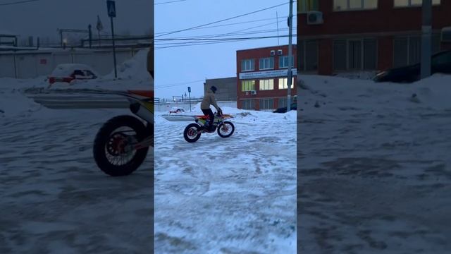 Рисковый парень ??#izhevsk #avantis #mx300 #shortsvideo #moto #мотокросс #эндуро #мотоцикл #ижевск смотреть онлайн
