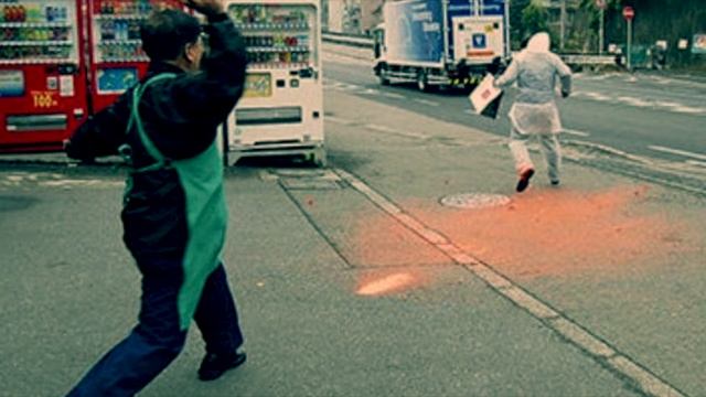 Для чего нужны эти оранжевые шары возле кассы? смотреть онлайн