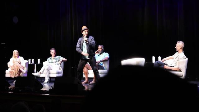 Santino Fontana & Panel Talk смотреть онлайн