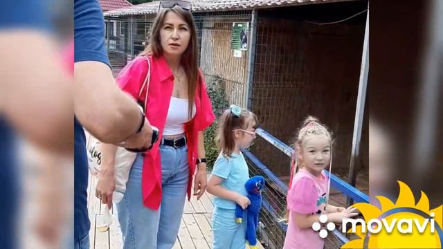 Ника с подружкой Соней, в парке г. Волжский, в зоодворике, на атракционах смотреть онлайн