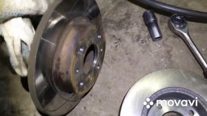 Бьет руль при торможении, в чем причина? Ответ в ролике!