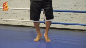 Бокс. Работа ног в боксе - челнок и ошибки в передвижении. Техника бокса. Эльмар Гусейнов.