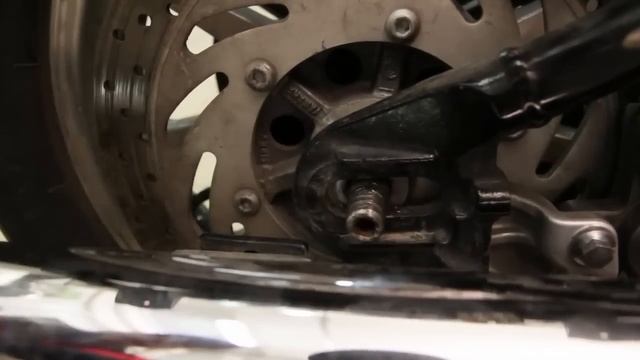 Мотошиномонтаж Урок 3 - 4 точки. Шины и диски 4точки - Wheels & Tyres смотреть онлайн