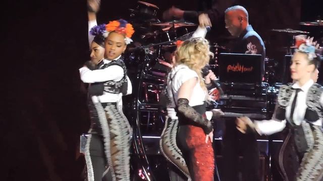 Madonna - la Isla Bonita - Rebel Heart Tour - Barcelona - España смотреть онлайн