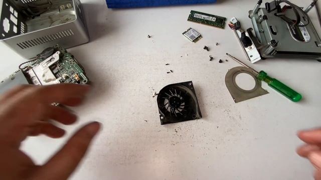Intel NUC NUC5CPYH Disassembly | Clean dust and Fix Heat issue in Intel NUC mini PC смотреть онлайн