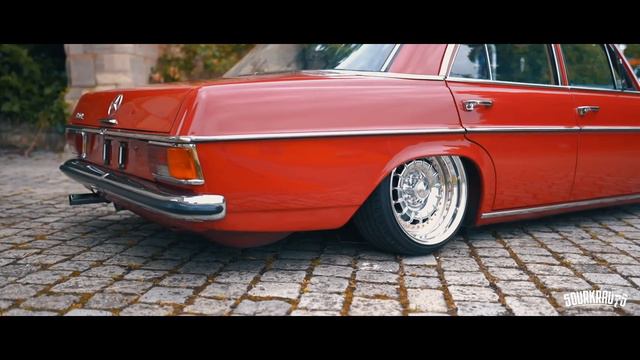 Sourkrauts | Wunderschöner Mercedes W114 auf Luft und 17 Zoll Custom Barock Felgen смотреть онлайн