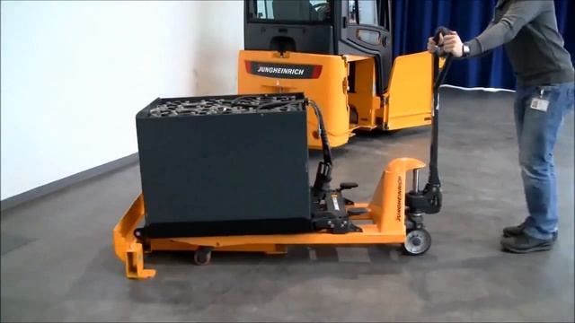 Система боковой замены батареи SnapFit для электропогрузчика Jungheinrich смотреть онлайн