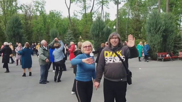 Харьков, танцы в парке,"Я летаю во сне в невесомости..." смотреть онлайн