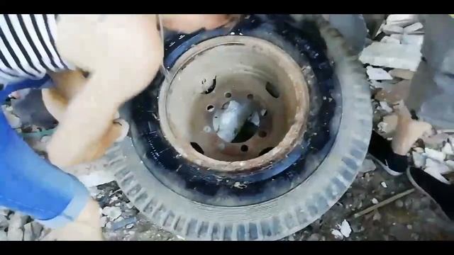 Как разрезать шину от грузовика. смотреть онлайн