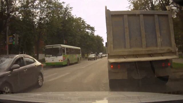 Наглая баба на Ford. Мгновенная карма. Повезло смотреть онлайн