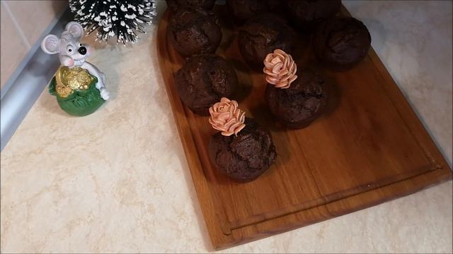 Новогодние АРОМАТНЫЕ КЕКСЫ.Украшение кремом.Цветок ХЛОПКА,ШИШКА,РОЖДЕСТВЕНСКИЙ Цветок смотреть онлайн
