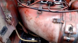 Трактор Т25 - замена вырваной шпильки головки клапанов/T25 Tractor