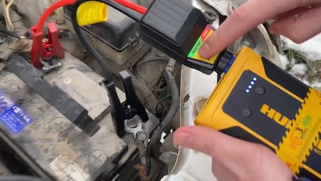 Обзор на пусковое устройство Hummer Power Bank Led-фонарь HMRHX смотреть онлайн