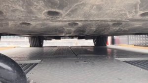 Китай. Быстрая замена батареи на электромобиле.