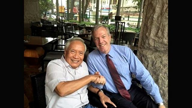 VN-US AMBASSADOR TED OSIUS MET DOCTOR NGUYEN DAN QUE IN SAIGON смотреть онлайн