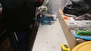 Самодельная кормушка для рыбалки без свинца "челнок"