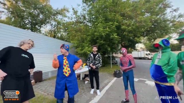 УПАЛ В ОБМОРОК смотреть онлайн