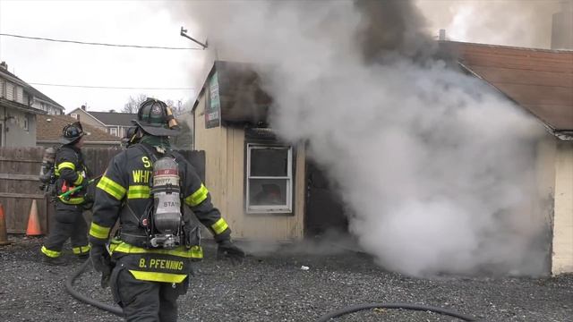 PRE-ARRIVAL: Firefighters battle fire in auto repair shop, North Whitehall, PA. смотреть онлайн
