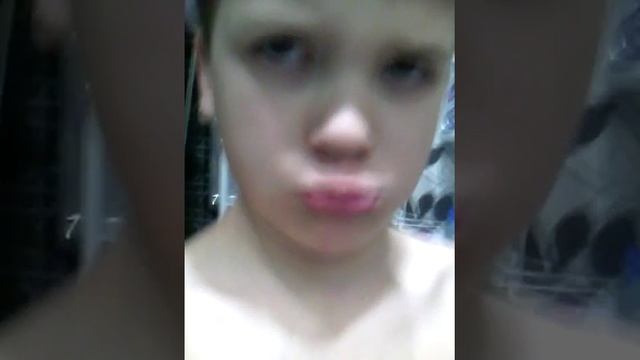 Как лопнуть шарик с водой/?/? смотреть онлайн