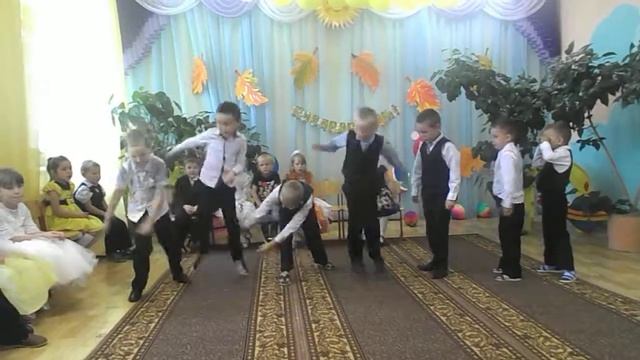 Детский сад "Черёмушки" Танец , подарок для воспитателей . смотреть онлайн