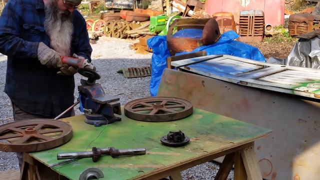 McCormick Deering M Hit Miss (modified ) Painting Flywheels Red-Cleaning Parts смотреть онлайн