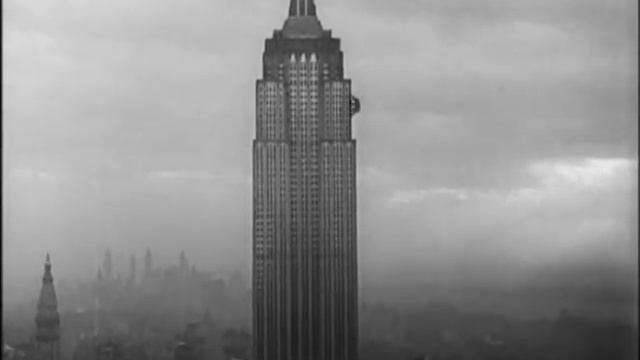 Kong Climbs The Empire State Building ( King Kong 1933 )
