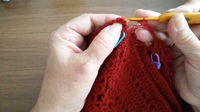 Туника теплая крючком.Подрезы.Часть3.Warm crocheted tunic.The undercuts.Part3. смотреть онлайн