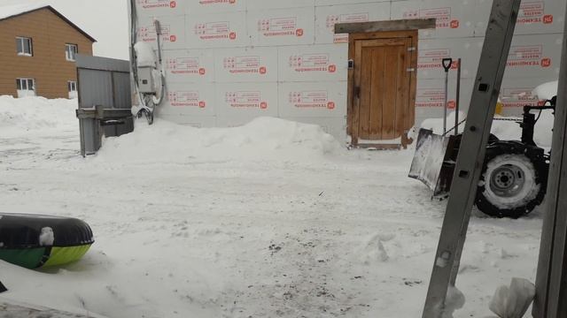 Минитрактор, испытания на снегу нового сцепления смотреть онлайн