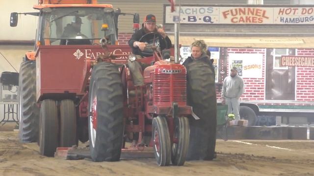 Classic Horsepower! 4,000lb. Tractor Pull At Chatham, VA смотреть онлайн