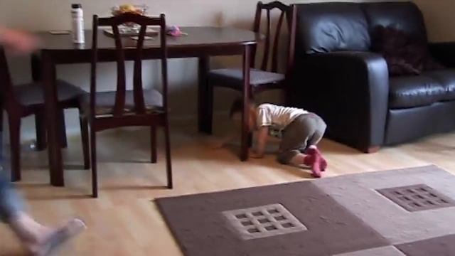 Hitting & Biting Gets Child Sent To Naughty Corner | Supernanny смотреть онлайн