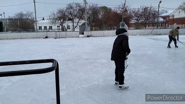 Гуляем с детьми/Подарок/Обычный день. смотреть онлайн