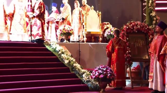 Тропарь святым Царственным страстотерпцам. Ночная Божественная литургия 17 июля 2021 года. смотреть онлайн