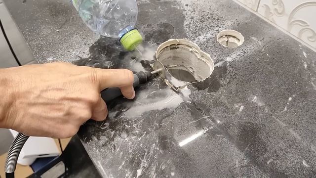 Рабочие мелочи с плиткой! Резка керамогранита мини-диском! Мой косяк исправляем))) смотреть онлайн