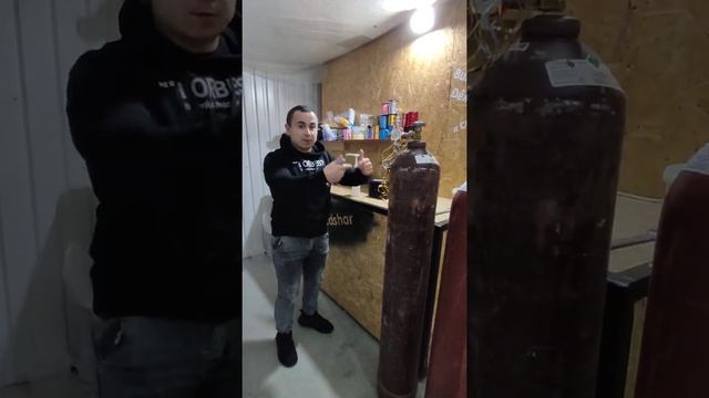 Как надувать шарики с гелием , правильно ! Что нужно делать , чтобы шары летали дольше. смотреть онлайн